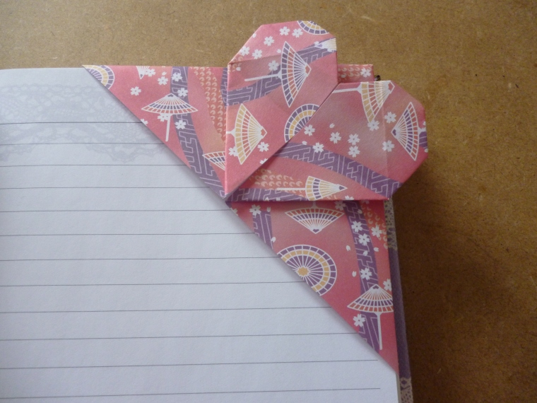 Origami corner bookmarks | Atelier Ilyere